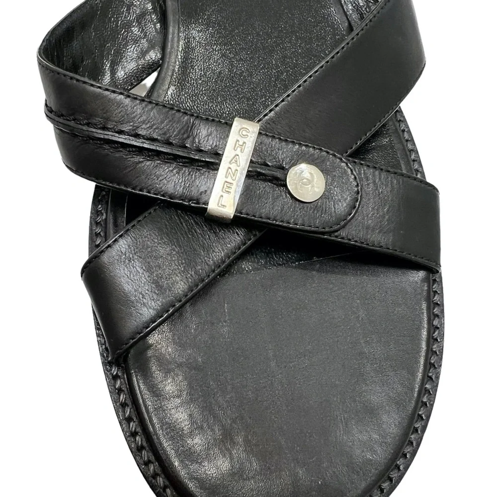 CHANEL BLACK LEATHER CRISS CROSS STRAP SANDAL WITH 1